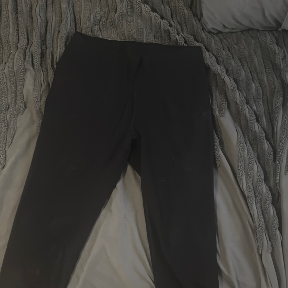 Old Navy Black Leggings with Stretchy Fabric and Full Length Design